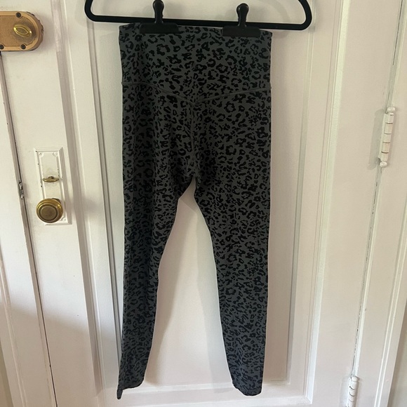 Athleta Ultra High Rise 7/8 Tight in Cheetah - Picture 5 of 5